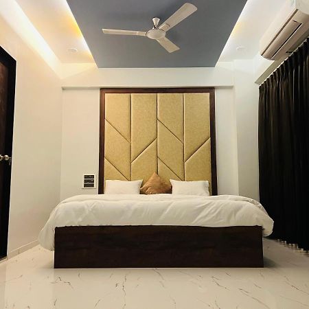 Hotel New City Light สุรัต ภายนอก รูปภาพ