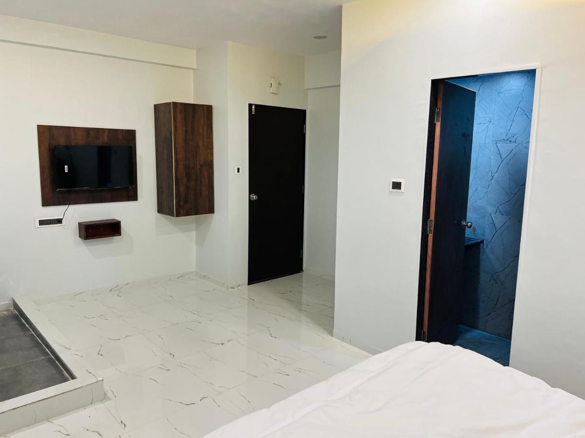 Hotel New City Light สุรัต ภายนอก รูปภาพ